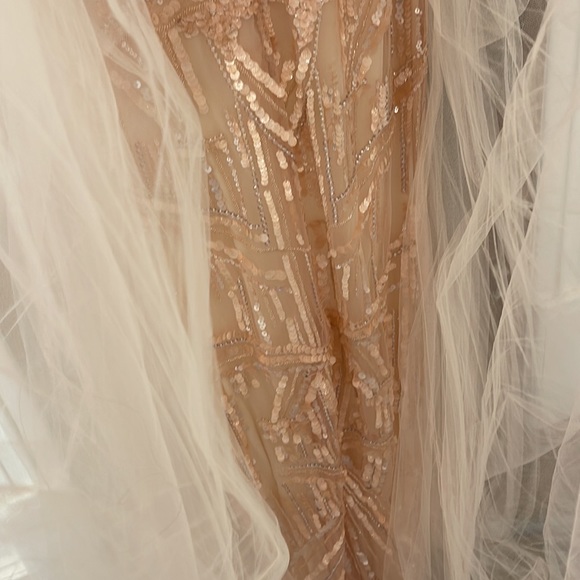 MONIQUE LHUILLIER – SPRING 2015 – BEFORE SUNRISE COLLECTION PINK BEADED GOWN - Picture 11 of 14